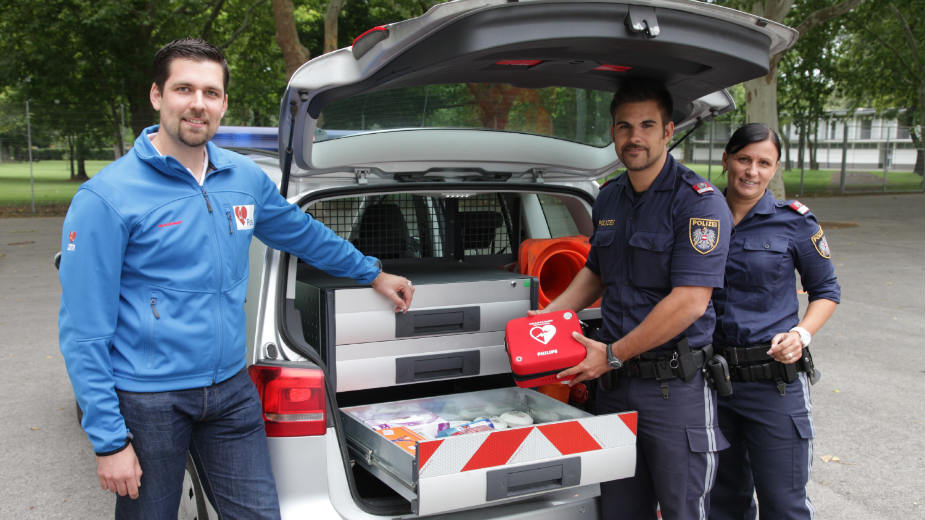 Bečki policajci defibrilatorima spasili 345 života 1