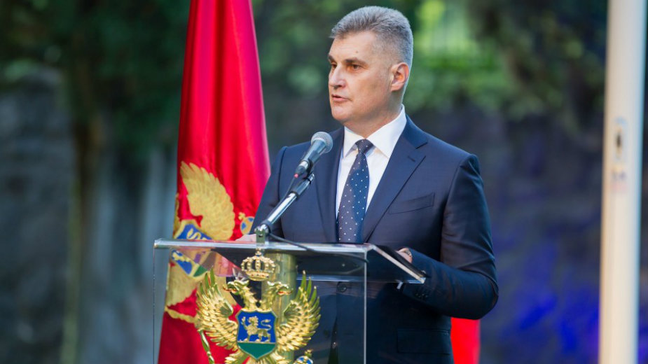 Crnogorski poslanici na službena putovanja potrošili 55.505 evra 1