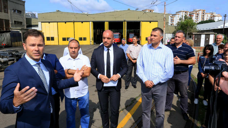 SOS sindikat: Radnici jedva sklapaju kraj sa krajem 1