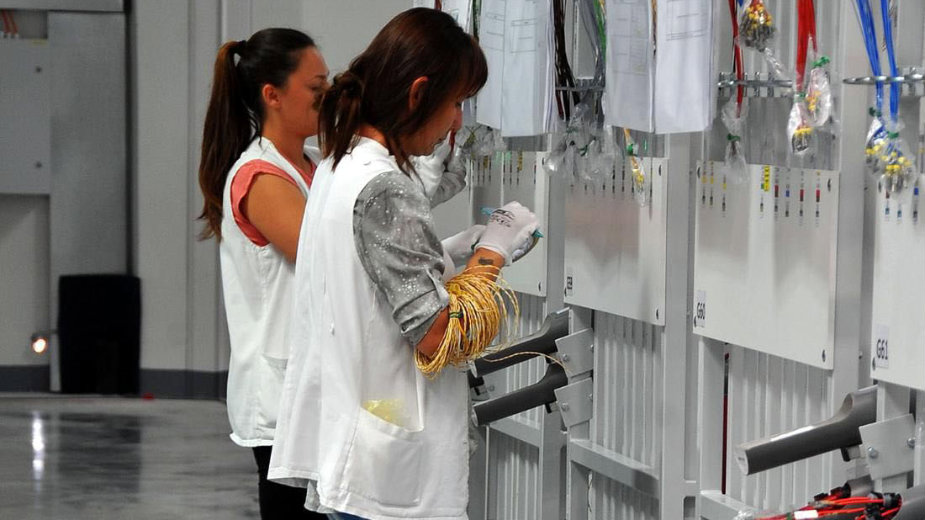 Puna hala radnika kada dođe Vučić 1