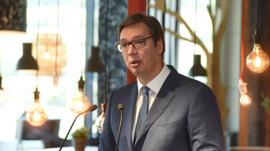 Vučić otvorio sajam šljiva u Osečini 1