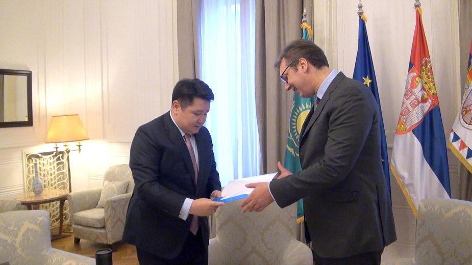 Vučić uručio orden ambasadoru Kazahstana 1