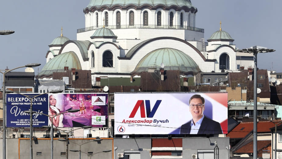 Brnabić: Fotografije Vučića jačanje kulta simbola države 1