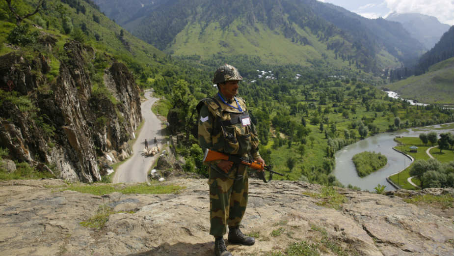 Indijski i kineski vojnici su se gađali kamenjem na Himalajima 1