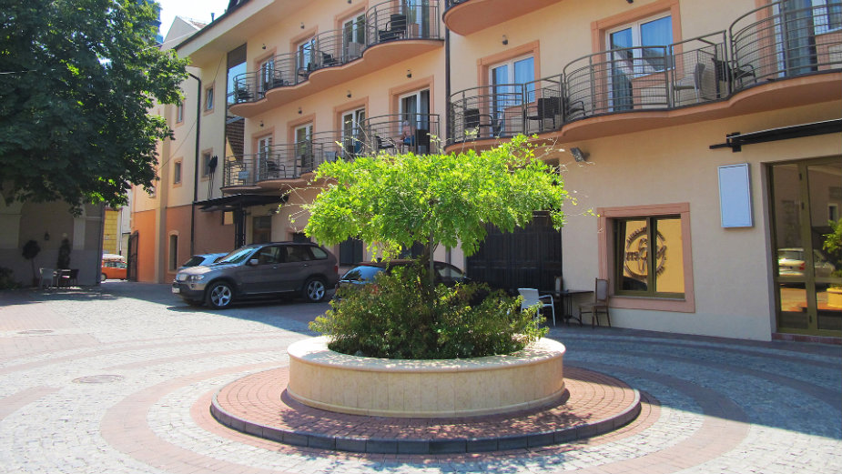 Ugašen požar u hotelu u Subotici 1