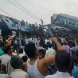 U Indiji voz iskočio iz šina, najmanje 23 osobe poginulo 13