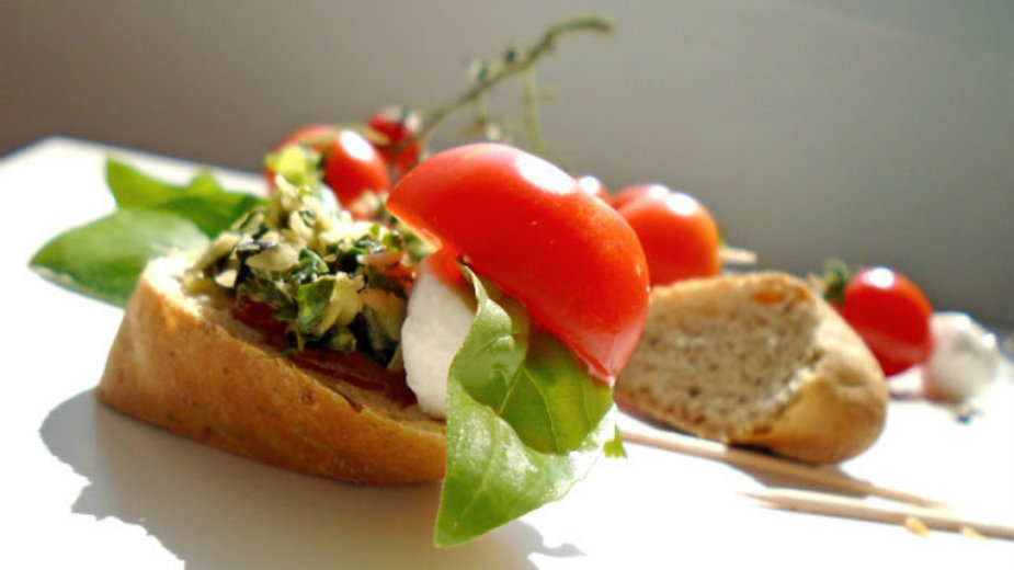 Recept nedelje: Letnji brusketi 1 Recept nedelje: Letnji brusketi 1