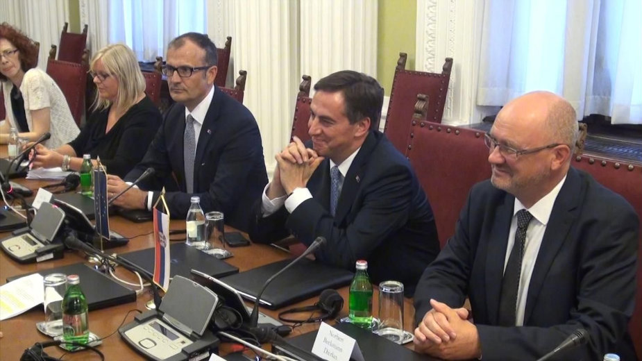 Mekalister sa predstavnicima vlasti i opozicije 1