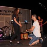 Mladić zaprosio devojku na koncertu „Pilota“ 4