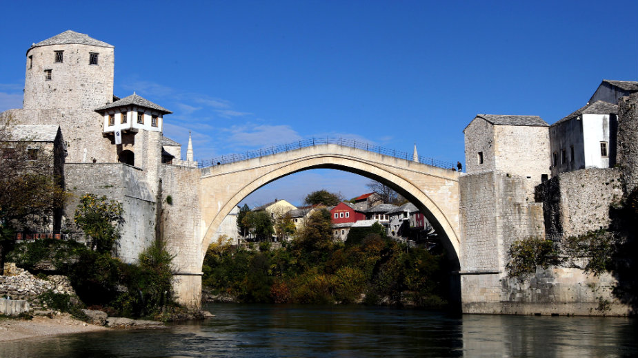 Stari most u bojama Španije 1