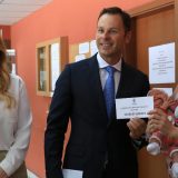 Prva porodilja dobila pomoć grada od 10.000 dinara 13