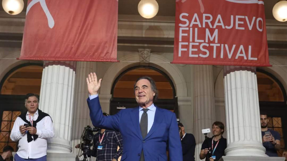 Ovacije za Olivera Stouna u Sarajevu 1