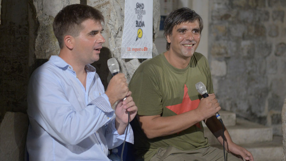 Pisati na stranom jeziku je kao kad tumaraš po mraku i tražiš boje 1