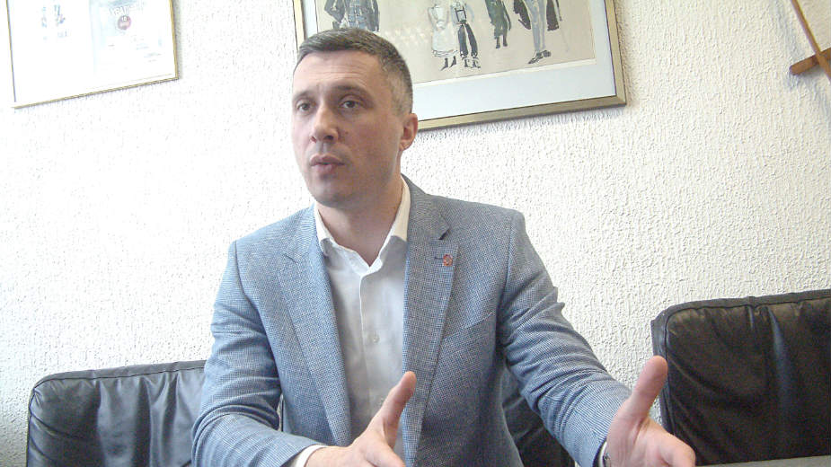 Obradović: Sprečiti gašenje škola 1