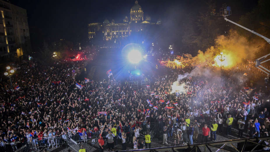 Više od 20.000 građana dočekalo srebrne košarkaše 2 Više od 20.000 građana dočekalo srebrne košarkaše 2