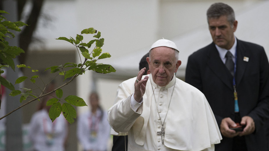 Papa optužen za jeres 1