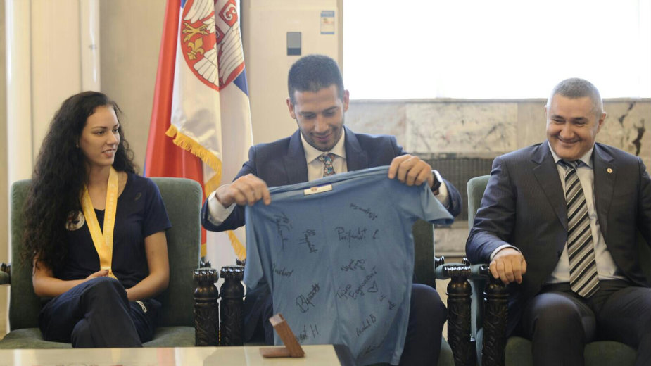 Udovičić sa osvajačima medalja na Univerzijadi 1