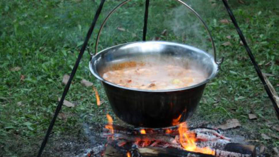 Takmičenje policajaca u kuvanju gulaša 1