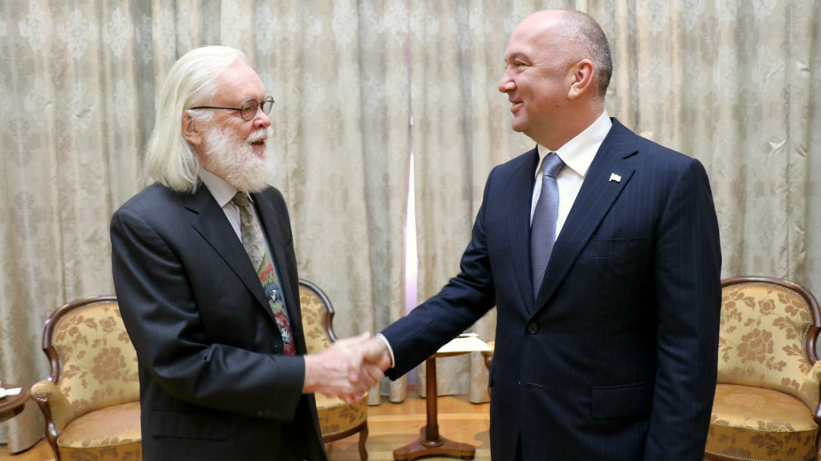 Slavni fizičar u poseti Vladi Republike Srbije 1