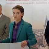 Premijerka dočekala avion iz Kine 13