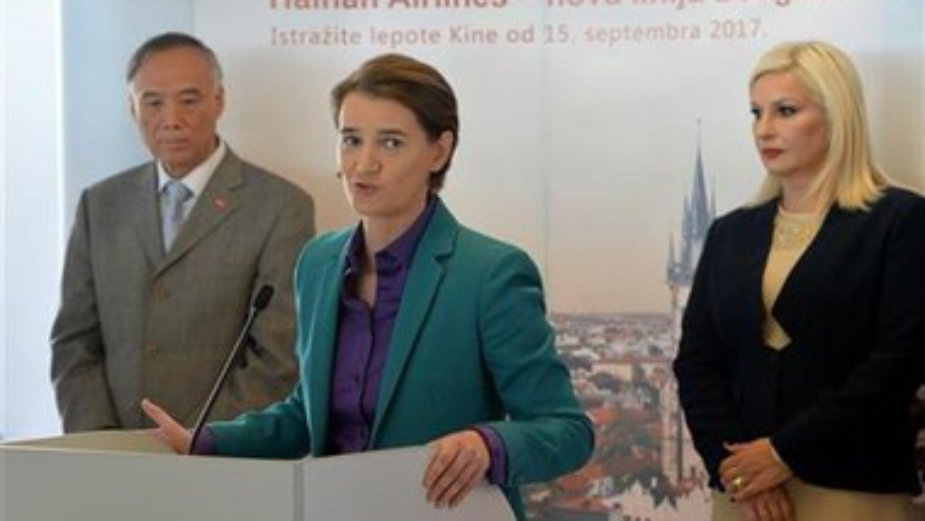 Premijerka dočekala avion iz Kine 1