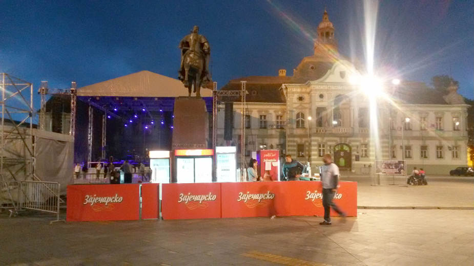 Zrenjanin: Kralj Pera u društvu frižidera 1