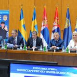 Predstavljeni policijski priručnik i procena javne bezbednosti 10