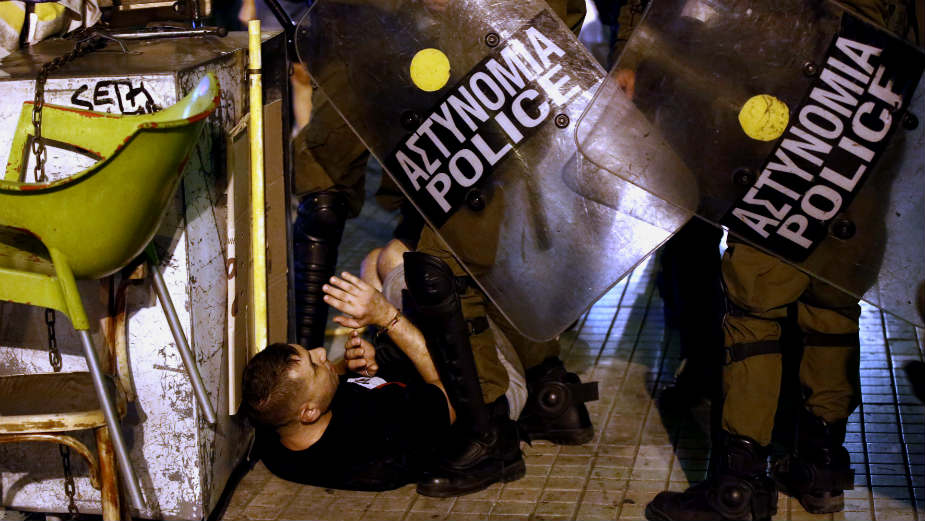 Sukobi policije i demonstranata u Atini 1