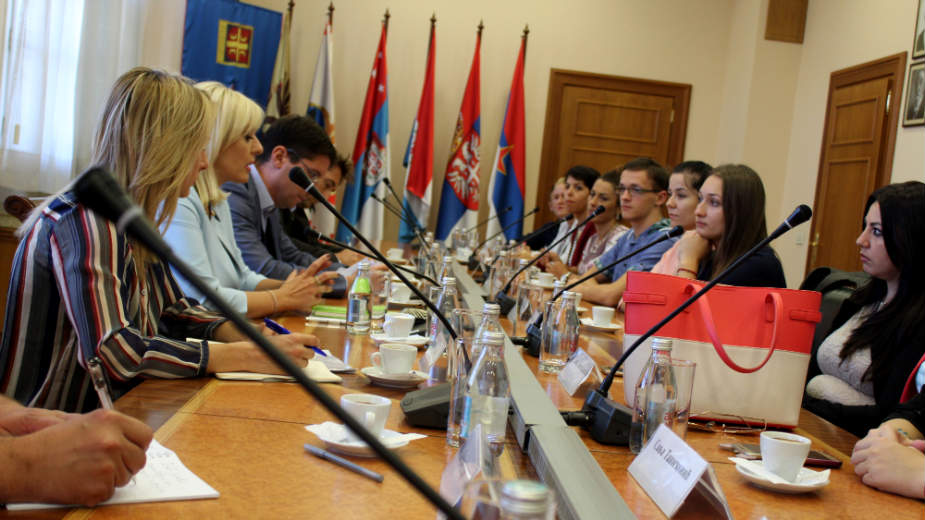 Joksimović sa polaznicima Škole evropskih integracija 1