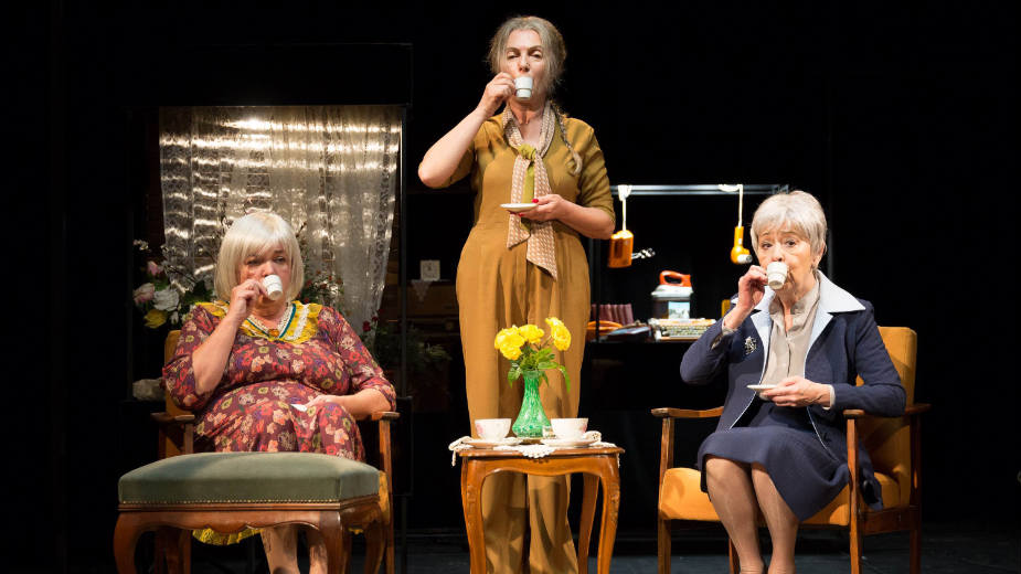 Škakljiva priča o lezbijskoj ljubavi, starosti i građevinskoj mafiji 1