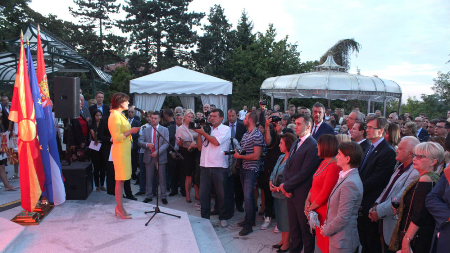 Ubuduće pozitivni diplomatski odnosi 1 Ubuduće pozitivni diplomatski odnosi 1