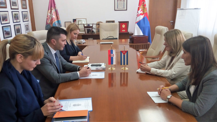 Ministar Đorđević sa ambasadorkom Kube 1