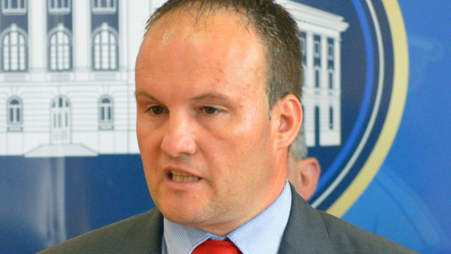 Kolateralna žrtva naprednjačkih sukoba 1