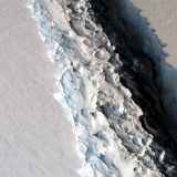 Velika santa leda “otklizala” u more 2