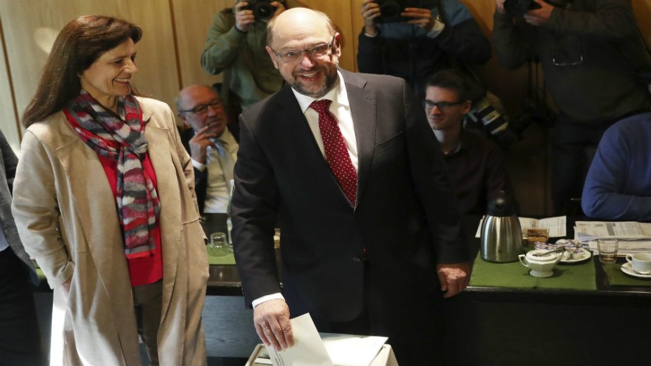 Angela Merkel sačuvala poziciju, uspeh desnice 2