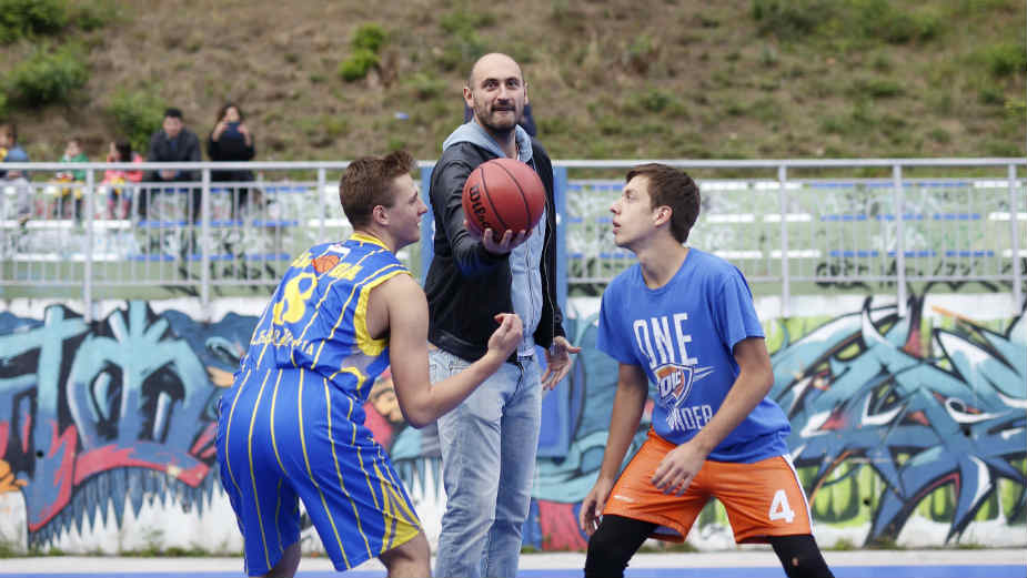 Nenad Krstić otvorio novi teren u svom rodnom gradu 1 Nenad Krstić otvorio novi teren u svom rodnom gradu 1