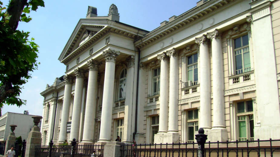 Prva namenski sagrađena zgrada „hrama knjige“ 1