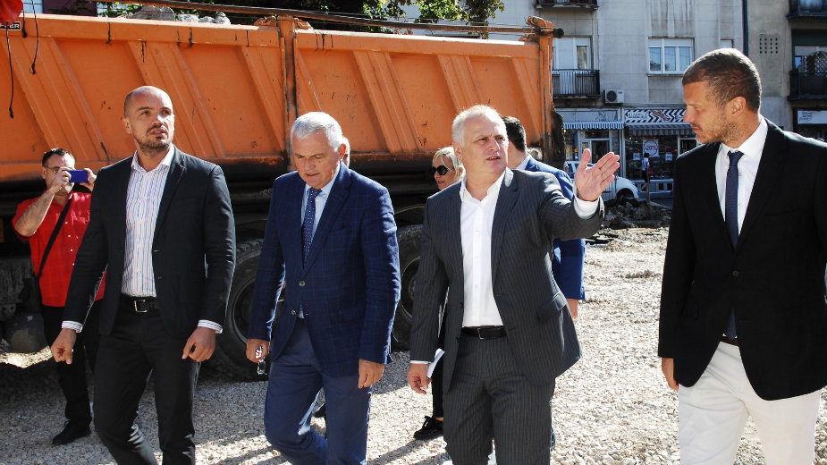 Vesić: “Netačni tekstovi Danasa, pitajte nas, mi smo Grad” 1