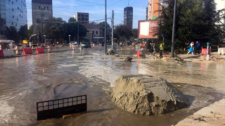 Pukla cev na Slaviji, stvorilo se jezero (VIDEO) 1