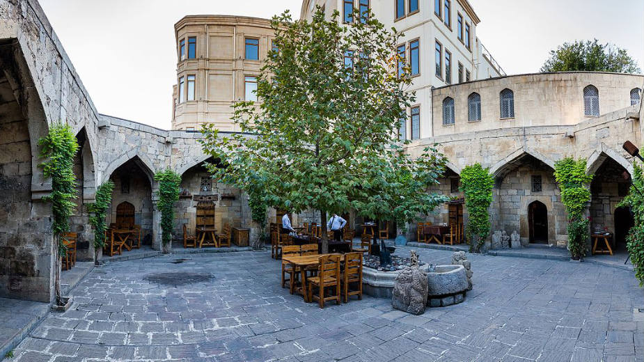 Baku (5): Nafta, novac i još ponešto 1