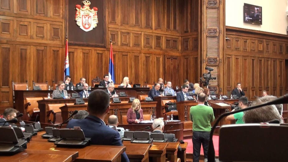 Poslanici pitali Vladu, Martinović čitao Vučićeve ocene 1