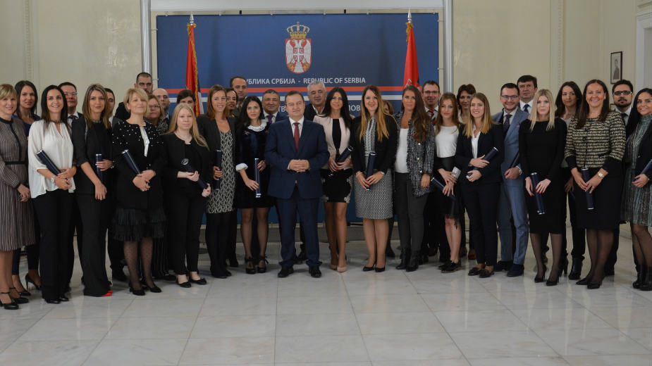 Dačić uručio diplome polaznicima Diplomatske akademije 1