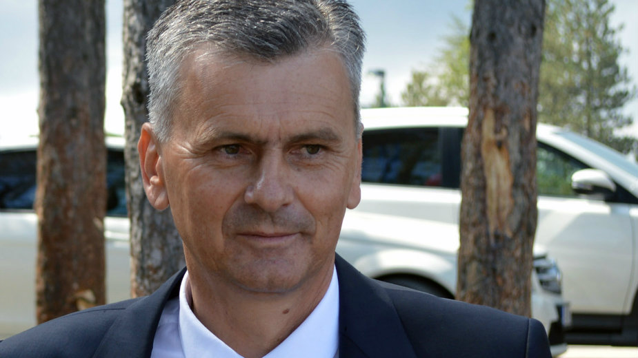 Vladina uredba je antiustavna, protivzakonita i kriminalna 1