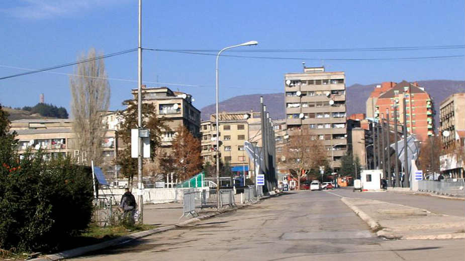 Zaustavljen autobus sa humanitarnom pomoći na Jarinju 1