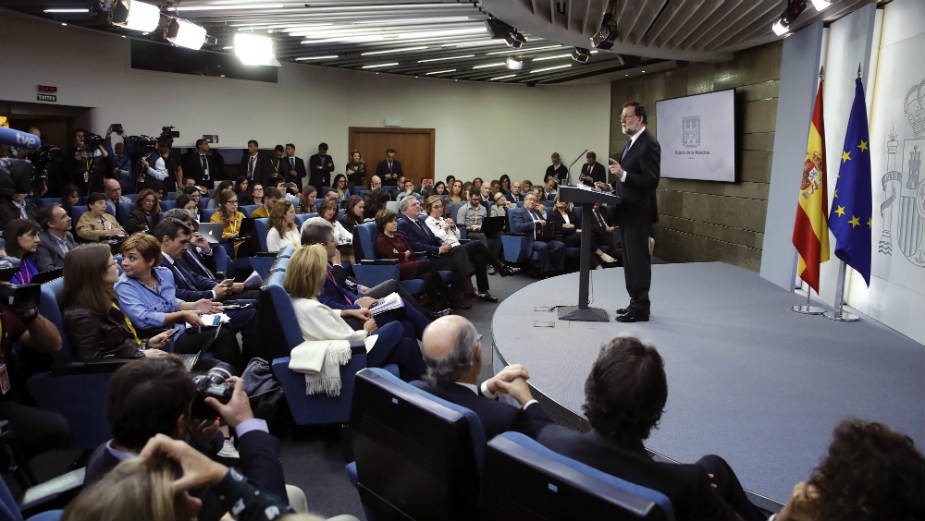 Vlada Španije preuzima upravljanje Katalonijom, protest u Barseloni 2