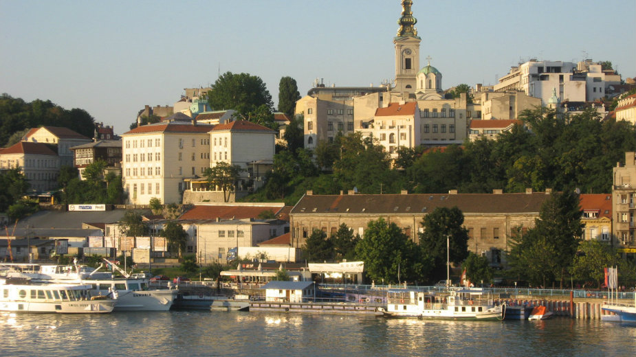 Policija opet sinoć zatvorila deo grada 1