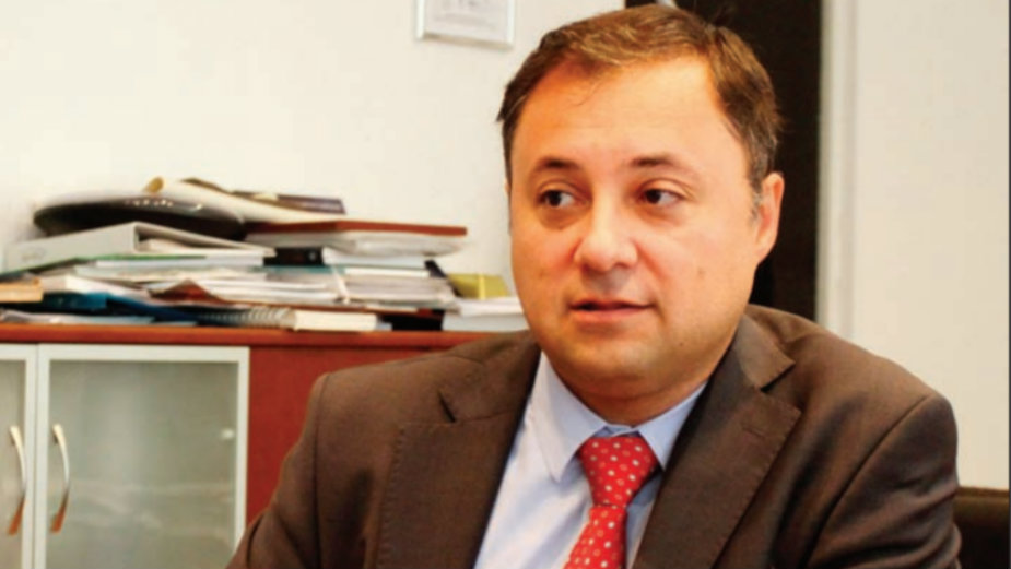 U fotelju direktora vodovoda sa diplomom "na odloženo"? 1 U fotelju direktora vodovoda sa diplomom "na odloženo"? 1