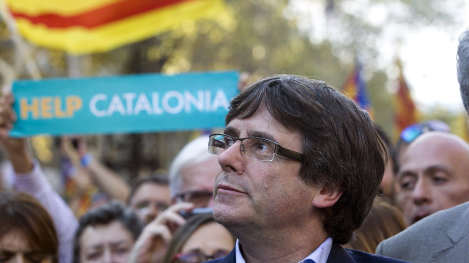 Vlada Španije preuzima upravljanje Katalonijom, protest u Barseloni 1