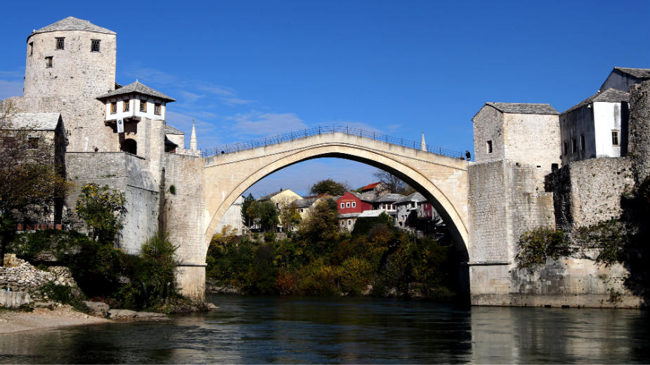Utakmica u Mostaru prekinuta zbog drona sa zastavom tzv. Herceg-Bosne (VIDEO) 1