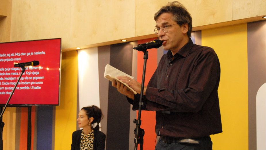 Jezički performans na Sajmu knjiga 1